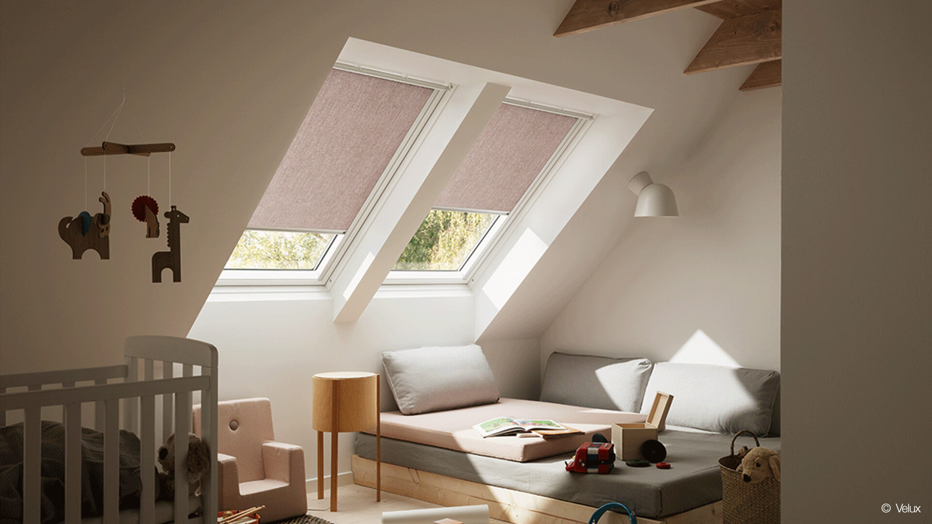 Dachfenster mit Sonnenschutz, © Velux